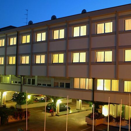 Augustus Hotel Biella Exterior photo