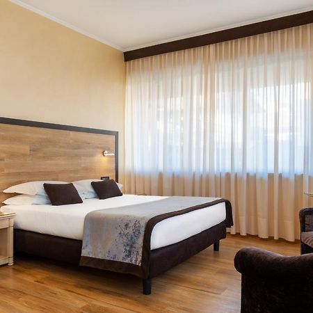 Augustus Hotel Biella Exterior photo