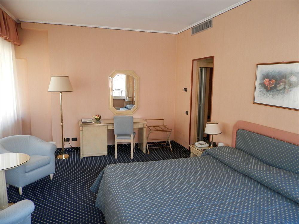 Augustus Hotel Biella Exterior photo