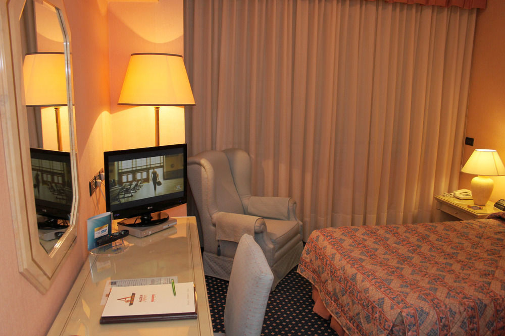 Augustus Hotel Biella Exterior photo